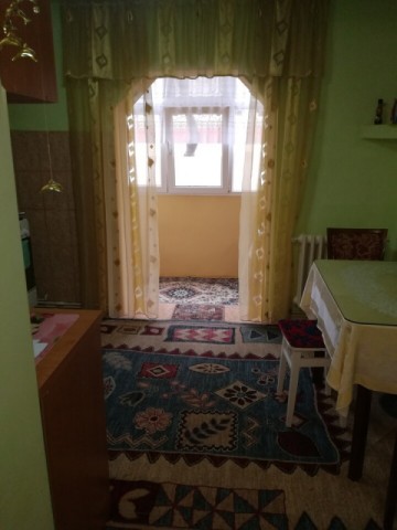 vand-apartament-3-camere-decomandat-in-cetate-zona-mercur-4
