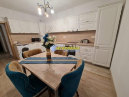 apartament-la-vila-de-inchiriat-cu-4-camere-baie-bucatarie-loc-parcare-garaj-utilat-si-mobilat-complet