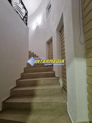 apartament-la-vila-de-inchiriat-cu-4-camere-baie-bucatarie-loc-parcare-garaj-utilat-si-mobilat-complet-9