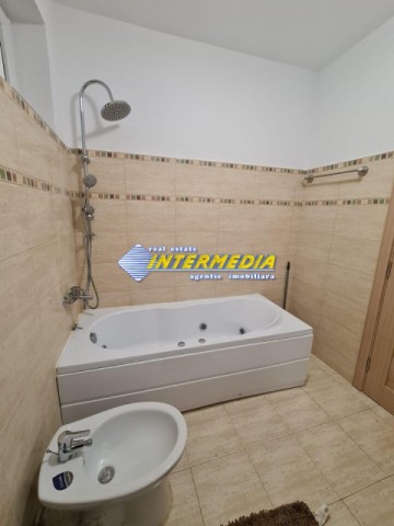 apartament-la-vila-de-inchiriat-cu-4-camere-baie-bucatarie-loc-parcare-garaj-utilat-si-mobilat-complet-17