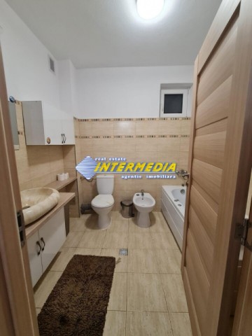 apartament-la-vila-de-inchiriat-cu-4-camere-baie-bucatarie-loc-parcare-garaj-utilat-si-mobilat-complet-19