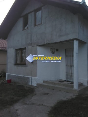casa-de-vanzare-cu-660-mp-teren-toate-utilitatile-in-alba-iulia-1