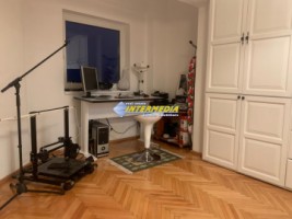 apartament-3-camere-decomandat-alba-iulia-zona-centru-pozitie-ultracentrala-finisat-si-mobilat-complet-24