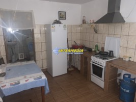 casa-de-vanzare-cu-660-mp-teren-toate-utilitatile-in-alba-iulia-9