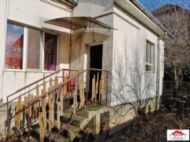 casa-in-centru-la-curte-comuna-id-22034