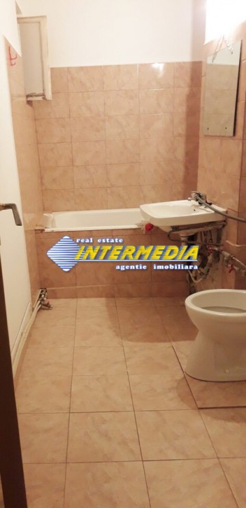 apartament-cu-2-camere-decomandat-in-cetate-6