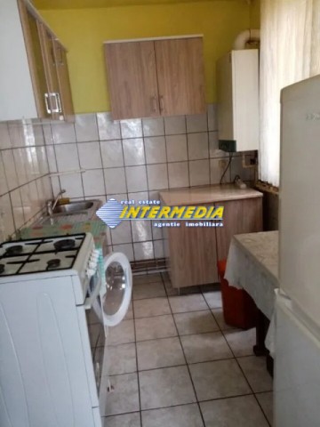 apartartament-2-camere-de-vanzare-etaj-2-cetate-zona-bulevard-3