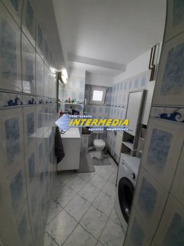 3-camere-decomandat-cu-scara-interioara-in-centru-alba-iulia-2