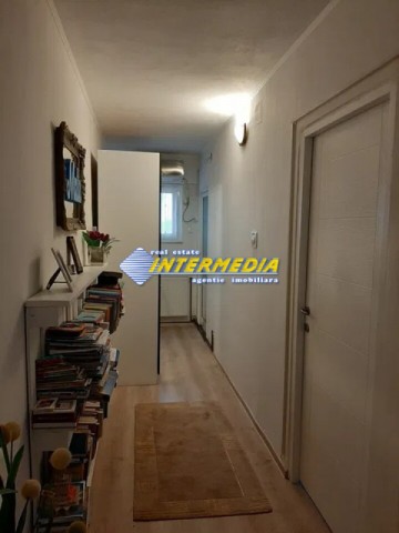 3-camere-decomandat-cu-scara-interioara-in-centru-alba-iulia-3