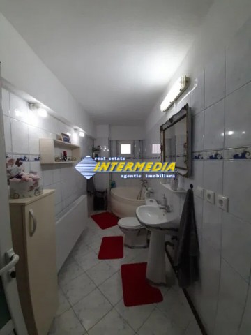 3-camere-decomandat-cu-scara-interioara-in-centru-alba-iulia-6