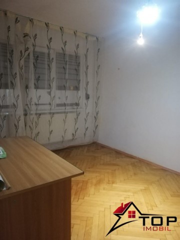 vand-apartament-2-camere-podu-ros-2