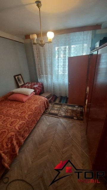 vand-apartament-3-camere-podu-ros