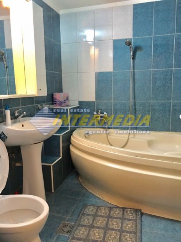 apartament-5-camere-mobilat-si-utilat-de-inchiriat-in-alba-iulia-zona-mall-17