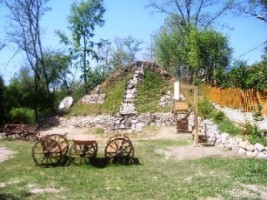 nu-mai-inchiriaza-cabana-montana-7-camere-teren-1000-mp-campulung-1