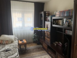 apartament-3-camere-decomandat-de-vanzare-cetate-zona-mercur-1