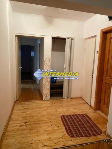 apartament-3-camere-decomandate-de-inchiriat-nemobilat-alba-iulia-zona-cetate-mercur-1