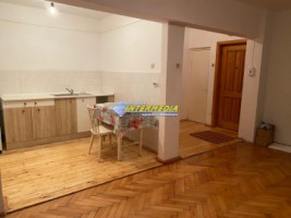 apartament-3-camere-decomandate-de-inchiriat-nemobilat-alba-iulia-zona-cetate-mercur-3