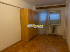 apartament-3-camere-decomandate-de-inchiriat-nemobilat-alba-iulia-zona-cetate-mercur-6