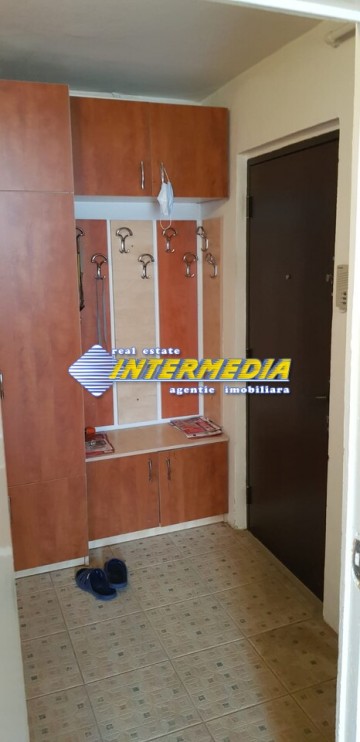 apartament-2-camere-decomandat-de-inchiriat-cetate-zona-mercur-3