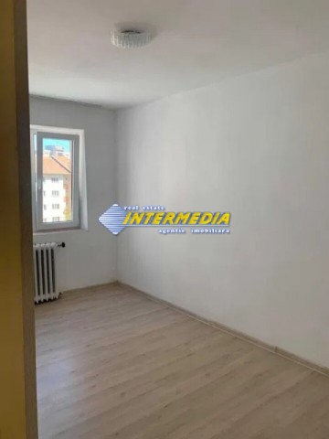 apartament-2-camere-renovat-de-vanzare-cetate-3