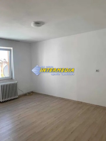 apartament-2-camere-renovat-de-vanzare-cetate-4