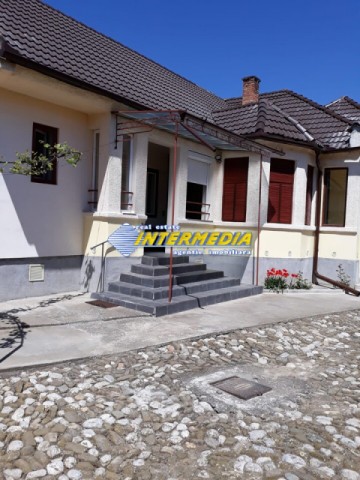 casa-de-vanzare-vintu-de-jos-cu-gradina-si-livada-12