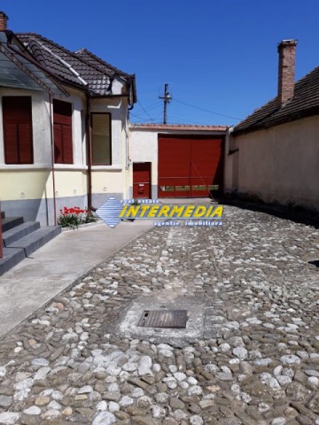 casa-de-vanzare-vintu-de-jos-cu-gradina-si-livada-13
