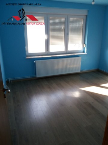 oferta-apartament-4-camere-de-vanzare-anul-2009-mu-134-alba-iulia-spre-micesti-4