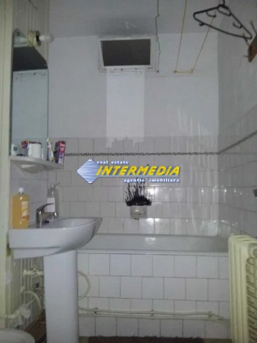 apartament-2-camere-decomandat-in-cetate-etaj-1-de-vanzare-3