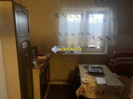 apartament-3-camere-decomandat-in-cetate-zona-piata-etaj-3