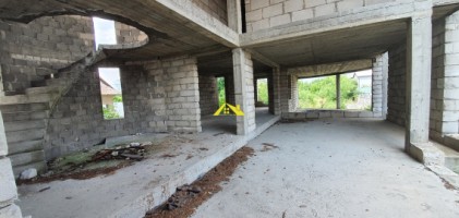 constructie-suprafata-mare-in-apropiere-de-ambient-2