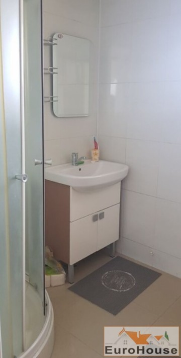 casa-cu-destinatie-spatiu-de-birouri-este-pe-2-niveluri-parter-1-birou-open-space-un-alt-birou-mai-mic-hol-baie-bucatarie-arhiva-etaj-1-sala-de-conferinte-un-dormitor-care-poate-fi-transformat-in-alt-birou-si-o-baie-curte-mare-3-locuri-de-p-6