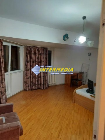 2-camere-decomandat-in-centru-de-vanzare-2
