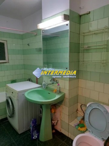 2-camere-decomandat-in-centru-de-vanzare-1