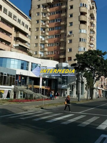 2-camere-decomandat-in-centru-de-vanzare-4