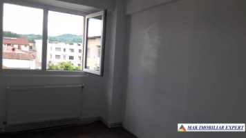 apartament-3-camere-cf-1-et-33-campulung-2