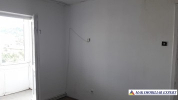 apartament-3-camere-cf-1-et-33-campulung-7