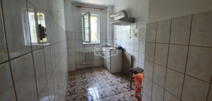 apartament-2-camere-zona-scoala-7-bloc-caramida-izolat-exterior-cu-sarpanta-9