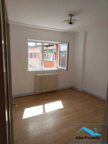 apartament-2-camere-decomandat-zona-cetate-pivnita-4