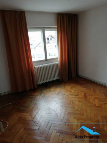 apartament-3-camere-decomandat-zona-cetate-etaj-02-2
