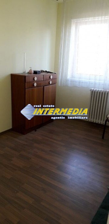 apartament-3-camere-de-vanzare-cetate-etaj-intermediar-1