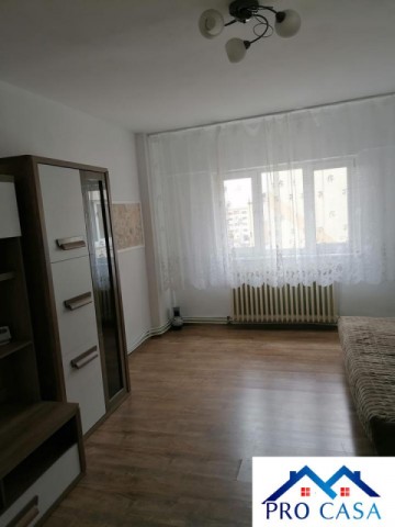 vand-apartament-3-camere-zona-cetate-mercur