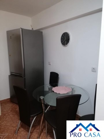 vand-apartament-3-camere-zona-cetate-mercur-4