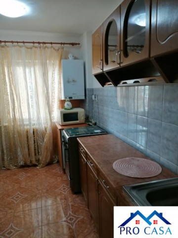 vand-apartament-3-camere-zona-cetate-mercur-3