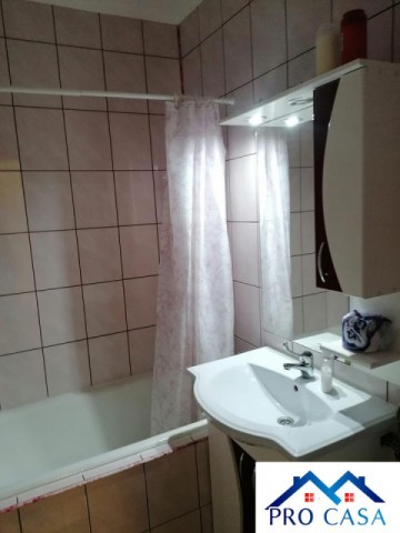 vand-apartament-3-camere-zona-cetate-mercur-5