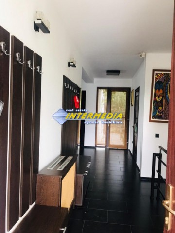 casa-dpe-de-inchiriat-in-alba-iulia-zona-cetate-350-mp-si-teren-600-mp-12