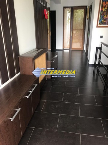 casa-dpe-de-inchiriat-in-alba-iulia-zona-cetate-350-mp-si-teren-600-mp-14