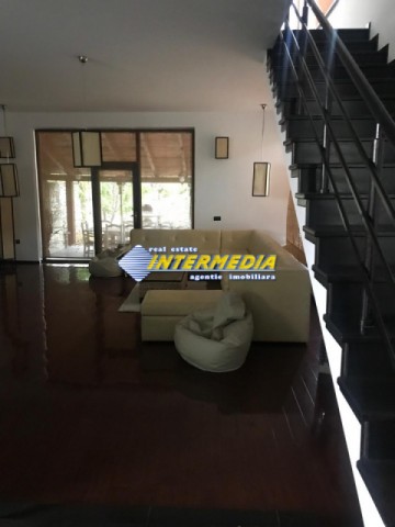 casa-dpe-de-inchiriat-in-alba-iulia-zona-cetate-350-mp-si-teren-600-mp-22