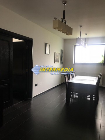 casa-dpe-de-inchiriat-in-alba-iulia-zona-cetate-350-mp-si-teren-600-mp-27