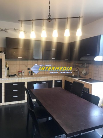 casa-dpe-de-inchiriat-in-alba-iulia-zona-cetate-350-mp-si-teren-600-mp-42